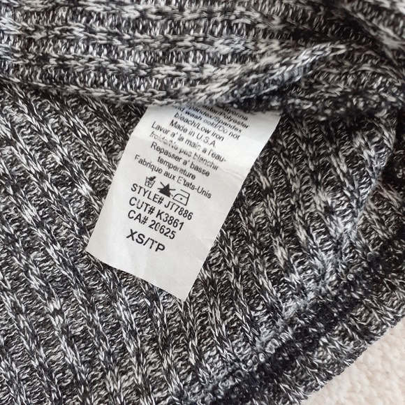 Guess Ribbed 3/4 Sleeve Top - Picture 4 of 5